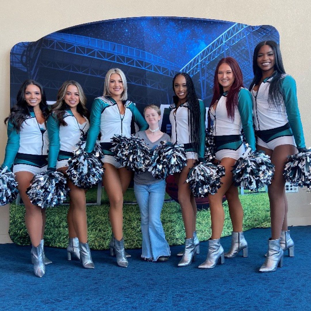 Dreamer Kellirae with cheerleaders